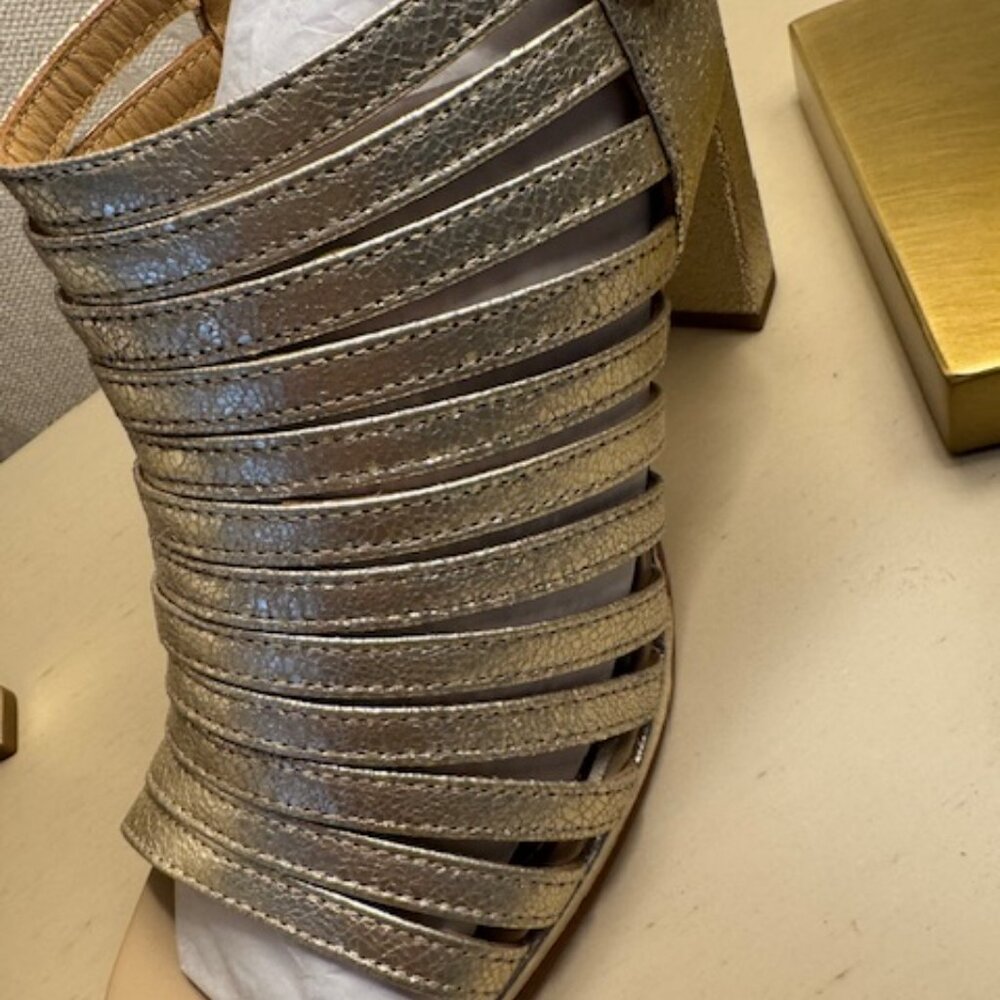 Donald Pliner NEW Gold Metallic Sandals - Size 7.5